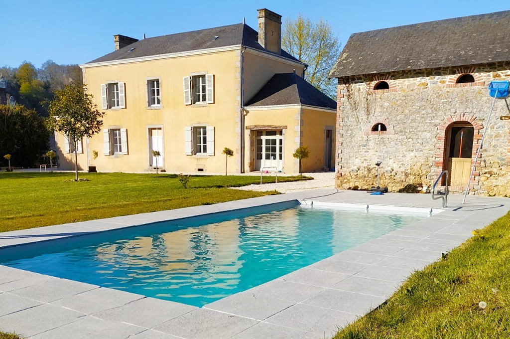 Piscine extérieure privée